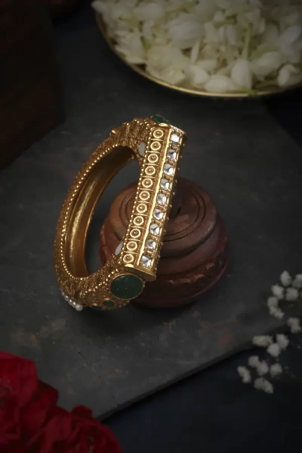 Zaineb Bangle