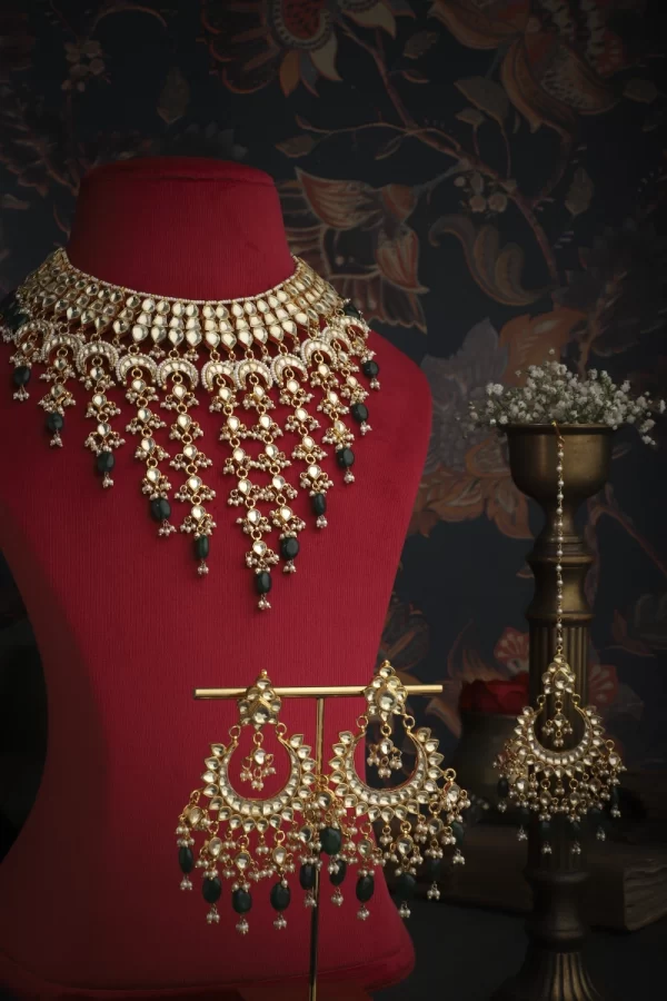 Kinishka Necklace Set