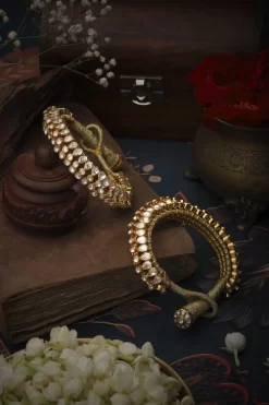 Rajwadi Ponchi Bracelet