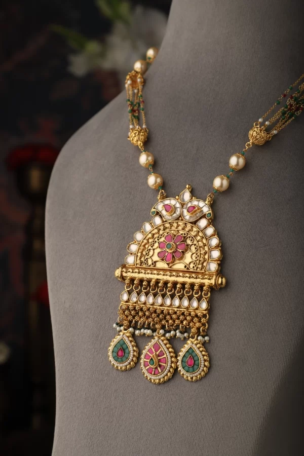 Ananya Pendant Necklace