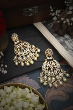 Jaanvi Chandbali Earrings