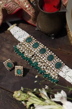 Aarfa Choker set with carving