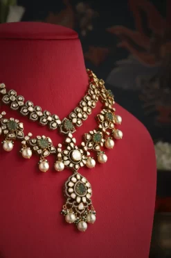 Vaina Necklace Set