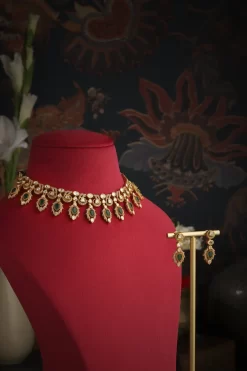 Vyanika Necklace Set