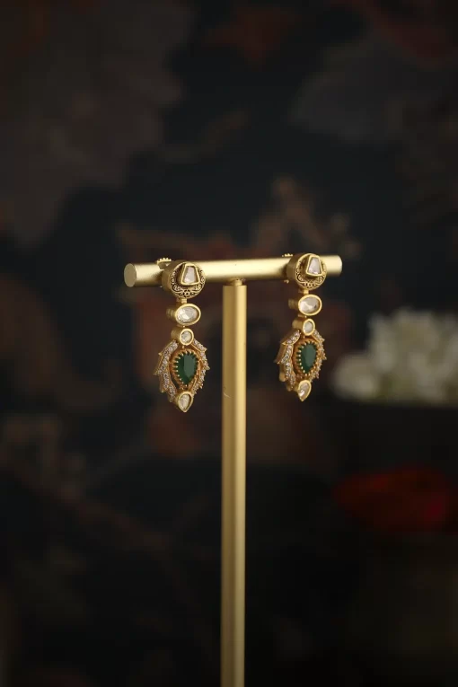 Vyanika Necklace Set