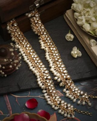 Anklet with gold and pearl earrings with intricate details