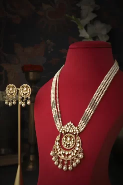 Shresthi Pendant Set