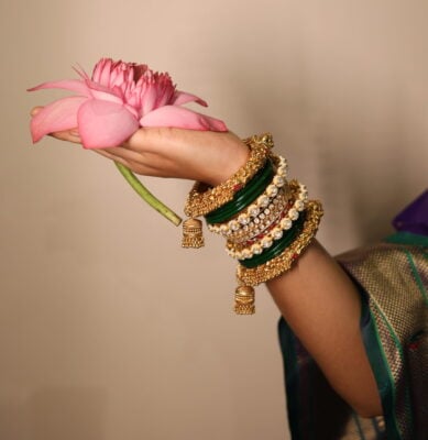 bangles for Nauvari Saree